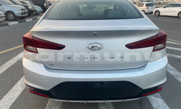 Buy Used Hyundai Elantra Silver Car in Brazzaville in Municipality of Brazzaville Buy Used Hyundai Elantra Silver Car in Brazzaville in Municipality of Brazzaville