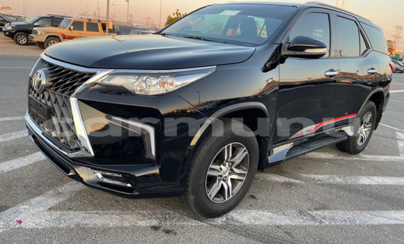 Acheter Import Voiture Toyota Fortuner Noir à Brazzaville, Commune de Brazzaville