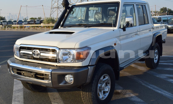 Buy Used Toyota Land Cruiser White Car in Brazzaville in Municipality of Brazzaville Buy Used Toyota Land Cruiser White Car in Brazzaville in Municipality of Brazzaville