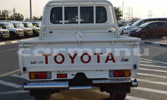Buy Used Toyota Land Cruiser White Car in Brazzaville in Municipality of Brazzaville Buy Used Toyota Land Cruiser White Car in Brazzaville in Municipality of Brazzaville