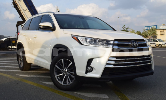 Buy Used Toyota Kluger White Car in Brazzaville in Municipality of Brazzaville Buy Used Toyota Kluger White Car in Brazzaville in Municipality of Brazzaville