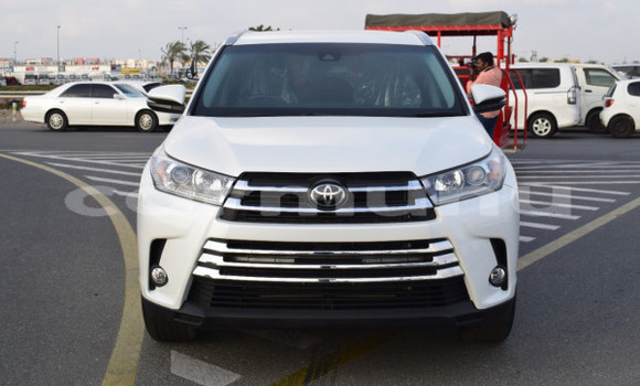 Buy Used Toyota Kluger White Car in Brazzaville in Municipality of Brazzaville Buy Used Toyota Kluger White Car in Brazzaville in Municipality of Brazzaville