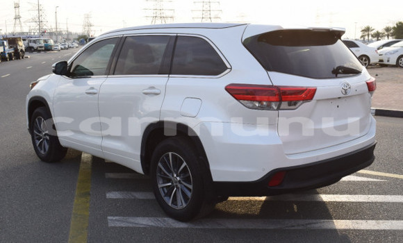 Buy Used Toyota Kluger White Car in Brazzaville in Municipality of Brazzaville Buy Used Toyota Kluger White Car in Brazzaville in Municipality of Brazzaville