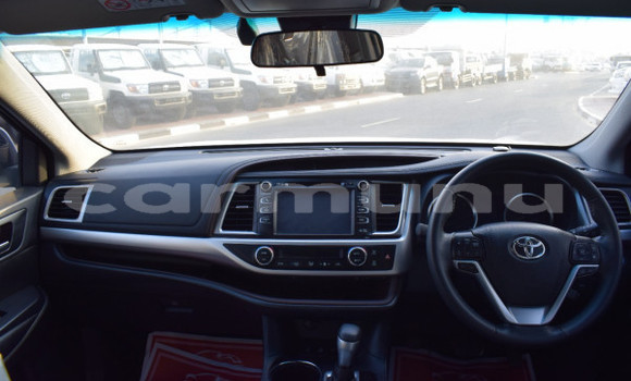 Buy Used Toyota Kluger White Car in Brazzaville in Municipality of Brazzaville Buy Used Toyota Kluger White Car in Brazzaville in Municipality of Brazzaville