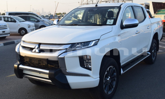 Buy Used Mitsubishi L200 White Car in Brazzaville in Municipality of Brazzaville Buy Used Mitsubishi L200 White Car in Brazzaville in Municipality of Brazzaville