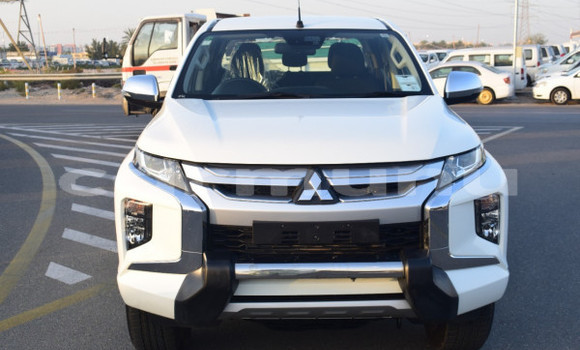 Acheter Occasion Voiture Mitsubishi L200 Blanc à Brazzaville, Commune de Brazzaville Acheter Occasion Voiture Mitsubishi L200 Blanc à Brazzaville, Commune de Brazzaville