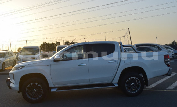 Acheter Occasion Voiture Mitsubishi L200 Blanc à Brazzaville, Commune de Brazzaville Acheter Occasion Voiture Mitsubishi L200 Blanc à Brazzaville, Commune de Brazzaville