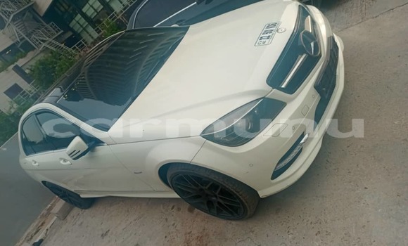 Acheter Neuf Voiture Mercedes Viano Blanc à Brazzaville, Commune de Brazzaville Acheter Neuf Voiture Mercedes Viano Blanc à Brazzaville, Commune de Brazzaville