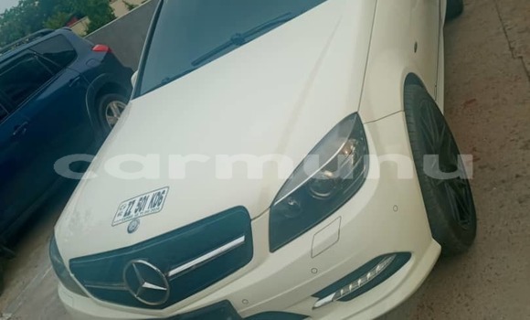 Acheter Neuf Voiture Mercedes Viano Blanc à Brazzaville, Commune de Brazzaville Acheter Neuf Voiture Mercedes Viano Blanc à Brazzaville, Commune de Brazzaville