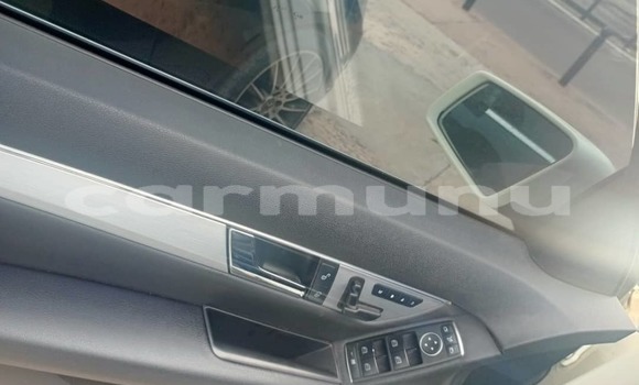 Acheter Neuf Voiture Mercedes Viano Blanc à Brazzaville, Commune de Brazzaville Acheter Neuf Voiture Mercedes Viano Blanc à Brazzaville, Commune de Brazzaville