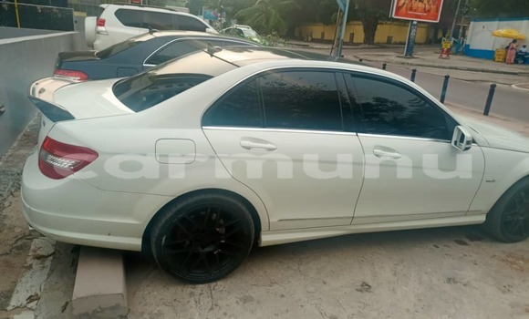 Acheter Neuf Voiture Mercedes Viano Blanc à Brazzaville, Commune de Brazzaville Acheter Neuf Voiture Mercedes Viano Blanc à Brazzaville, Commune de Brazzaville