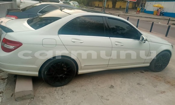 Acheter Neuf Voiture Mercedes Viano Blanc à Brazzaville, Commune de Brazzaville Acheter Neuf Voiture Mercedes Viano Blanc à Brazzaville, Commune de Brazzaville