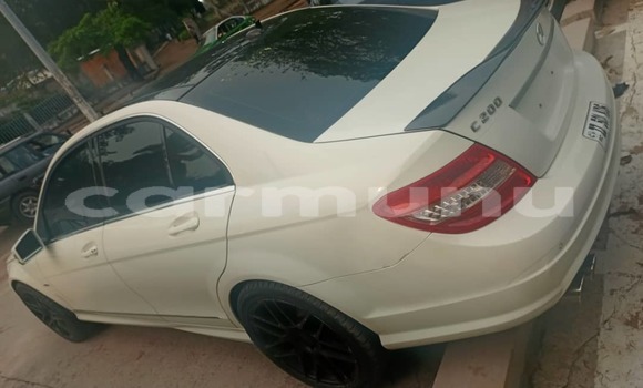 Acheter Neuf Voiture Mercedes Viano Blanc à Brazzaville, Commune de Brazzaville Acheter Neuf Voiture Mercedes Viano Blanc à Brazzaville, Commune de Brazzaville