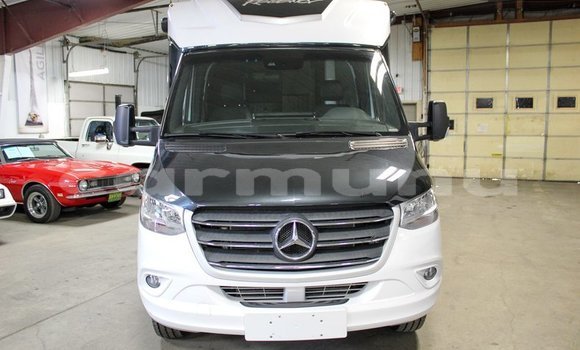 Buy Used Mercedes-Benz R–Class White Car in Brazzaville in Municipality of Brazzaville Buy Used Mercedes-Benz R–Class White Car in Brazzaville in Municipality of Brazzaville