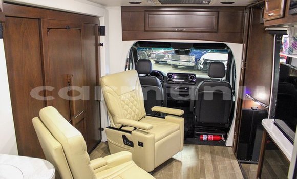 Buy Used Mercedes-Benz R–Class White Car in Brazzaville in Municipality of Brazzaville Buy Used Mercedes-Benz R–Class White Car in Brazzaville in Municipality of Brazzaville