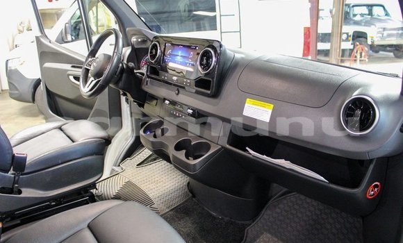 Buy Used Mercedes-Benz R–Class White Car in Brazzaville in Municipality of Brazzaville Buy Used Mercedes-Benz R–Class White Car in Brazzaville in Municipality of Brazzaville