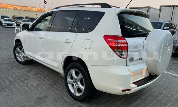 Acheter Occasion Voiture Toyota RAV4 Blanc à Brazzaville, Commune de Brazzaville Acheter Occasion Voiture Toyota RAV4 Blanc à Brazzaville, Commune de Brazzaville