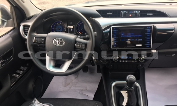 Buy Used Toyota Hilux White Car in Import - Dubai in Region of Bouenza Buy Used Toyota Hilux White Car in Import - Dubai in Region of Bouenza