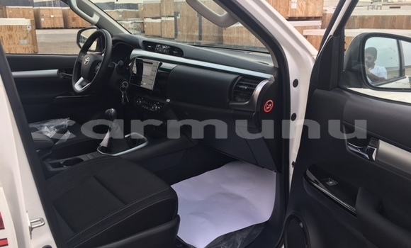 Buy Used Toyota Hilux White Car in Import - Dubai in Region of Bouenza Buy Used Toyota Hilux White Car in Import - Dubai in Region of Bouenza