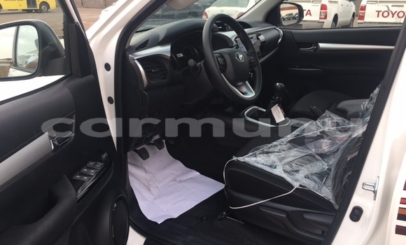 Buy Used Toyota Hilux White Car in Import - Dubai in Region of Bouenza Buy Used Toyota Hilux White Car in Import - Dubai in Region of Bouenza
