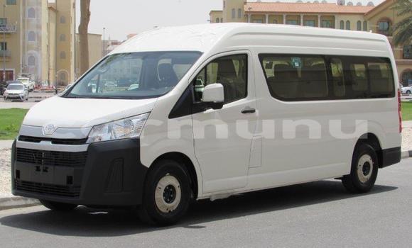 Buy Used Toyota Hiace White Car in Brazzaville in Municipality of Brazzaville Buy Used Toyota Hiace White Car in Brazzaville in Municipality of Brazzaville
