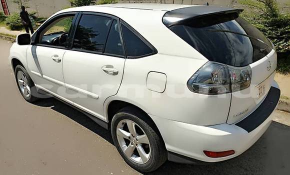 Acheter Occasion Voiture Lexus RX 330 Blanc à Brazzaville, Commune de Brazzaville Acheter Occasion Voiture Lexus RX 330 Blanc à Brazzaville, Commune de Brazzaville