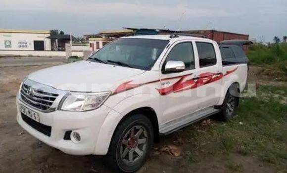 Acheter Occasion Voiture Toyota Hilux Blanc à Brazzaville, Commune de Brazzaville Acheter Occasion Voiture Toyota Hilux Blanc à Brazzaville, Commune de Brazzaville