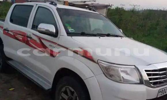 Acheter Occasion Voiture Toyota Hilux Blanc à Brazzaville, Commune de Brazzaville Acheter Occasion Voiture Toyota Hilux Blanc à Brazzaville, Commune de Brazzaville
