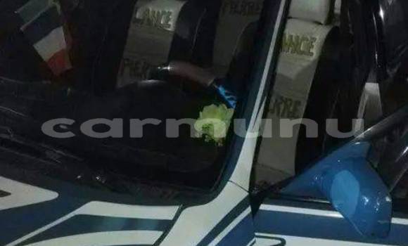 Acheter Occasion Voiture Mercedes-Benz 190 Bleu à Brazzaville, Commune de Brazzaville Acheter Occasion Voiture Mercedes-Benz 190 Bleu à Brazzaville, Commune de Brazzaville