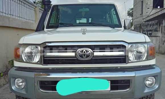 Acheter Occasion Voiture Toyota bB Blanc à Brazzaville, Commune de Brazzaville Acheter Occasion Voiture Toyota bB Blanc à Brazzaville, Commune de Brazzaville