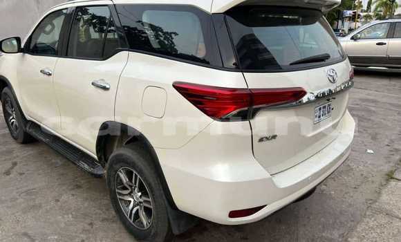 Acheter Occasion Voiture Toyota Fortuner Blanc à Brazzaville, Commune de Brazzaville Acheter Occasion Voiture Toyota Fortuner Blanc à Brazzaville, Commune de Brazzaville