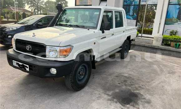 Acheter Occasion Voiture Toyota Land Cruiser Blanc à Brazzaville, Commune de Brazzaville Acheter Occasion Voiture Toyota Land Cruiser Blanc à Brazzaville, Commune de Brazzaville