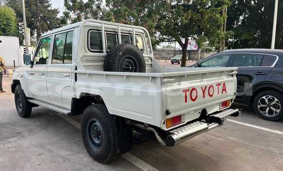 Acheter Occasion Voiture Toyota Land Cruiser Blanc à Brazzaville, Commune de Brazzaville Acheter Occasion Voiture Toyota Land Cruiser Blanc à Brazzaville, Commune de Brazzaville