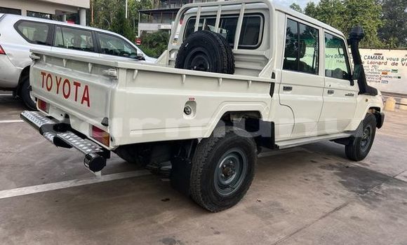Acheter Occasion Voiture Toyota Land Cruiser Blanc à Brazzaville, Commune de Brazzaville Acheter Occasion Voiture Toyota Land Cruiser Blanc à Brazzaville, Commune de Brazzaville
