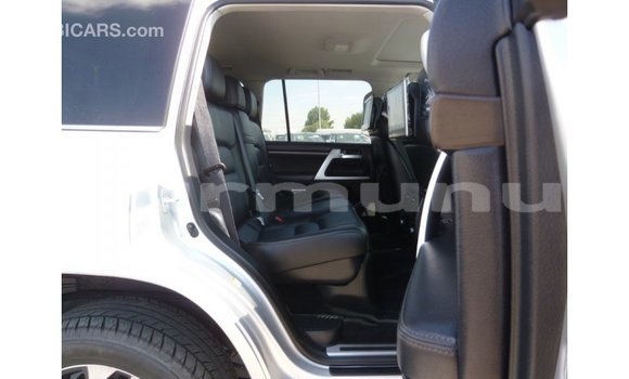 Buy Import Toyota Land Cruiser Other Car in Import - Dubai in Region of Bouenza Buy Import Toyota Land Cruiser Other Car in Import - Dubai in Region of Bouenza
