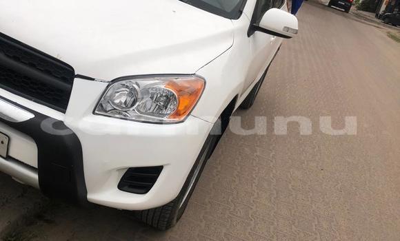 Acheter Occasion Voiture Toyota RAV4 Blanc à Brazzaville, Commune de Brazzaville Acheter Occasion Voiture Toyota RAV4 Blanc à Brazzaville, Commune de Brazzaville