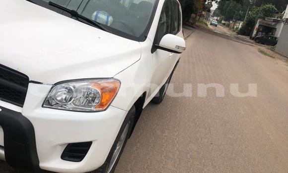 Acheter Occasion Voiture Toyota RAV4 Blanc à Brazzaville, Commune de Brazzaville Acheter Occasion Voiture Toyota RAV4 Blanc à Brazzaville, Commune de Brazzaville