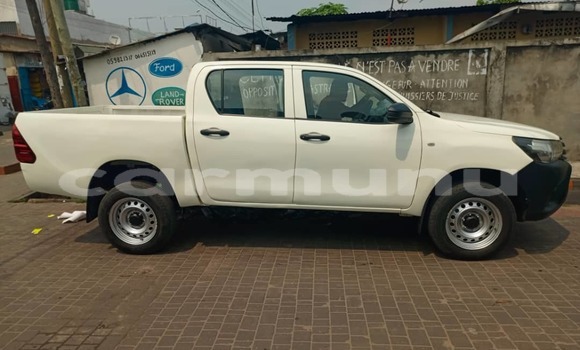 Acheter Occasion Voiture Toyota Hiluxe VIGO Blanc à Brazzaville, Commune de Brazzaville Acheter Occasion Voiture Toyota Hiluxe VIGO Blanc à Brazzaville, Commune de Brazzaville