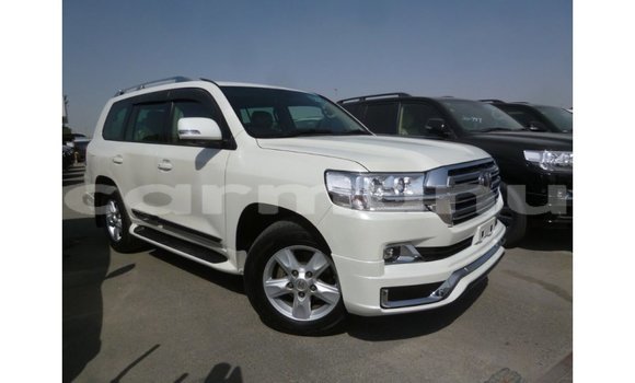 Acheter Import Voiture Toyota Land Cruiser Blanc à Import - Dubai, Région de la Bouenza Acheter Import Voiture Toyota Land Cruiser Blanc à Import - Dubai, Région de la Bouenza