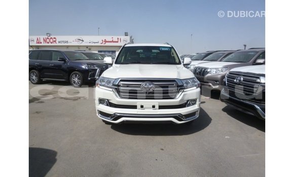 Acheter Import Voiture Toyota Land Cruiser Blanc à Import - Dubai, Région de la Bouenza Acheter Import Voiture Toyota Land Cruiser Blanc à Import - Dubai, Région de la Bouenza