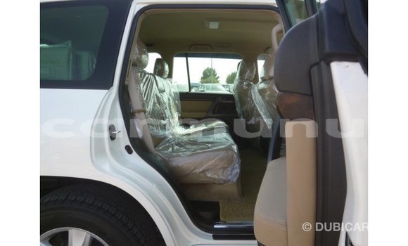 Acheter Import Voiture Toyota Land Cruiser Blanc à Import - Dubai, Région de la Bouenza Acheter Import Voiture Toyota Land Cruiser Blanc à Import - Dubai, Région de la Bouenza