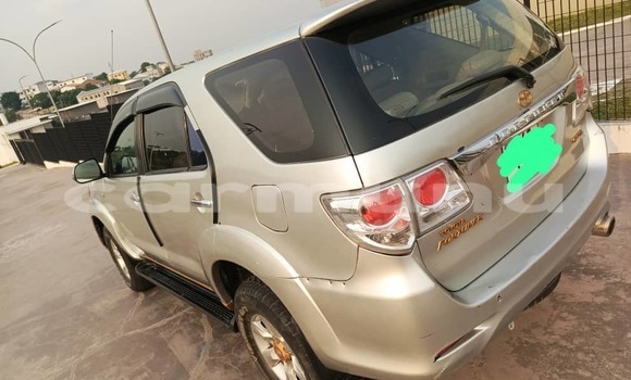 Acheter Occasion Voiture Toyota Fortuner Gris à Brazzaville, Commune de Brazzaville Acheter Occasion Voiture Toyota Fortuner Gris à Brazzaville, Commune de Brazzaville
