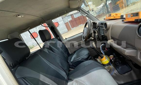 Acheter Occasion Voiture Toyota Land Cruiser Blanc à Brazzaville, Commune de Brazzaville Acheter Occasion Voiture Toyota Land Cruiser Blanc à Brazzaville, Commune de Brazzaville