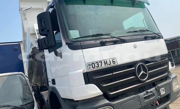 Acheter Occasion Utilitaire Mercedes‒Benz Arocs Blanc à Brazzaville, Commune de Brazzaville