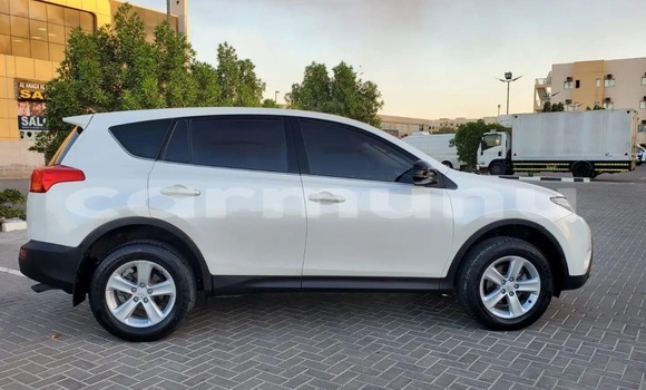 Acheter Occasion Voiture Toyota RAV4 Blanc à Brazzaville, Commune de Brazzaville Acheter Occasion Voiture Toyota RAV4 Blanc à Brazzaville, Commune de Brazzaville