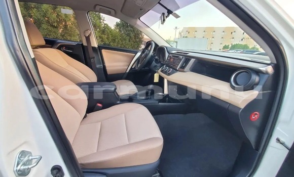 Acheter Occasion Voiture Toyota RAV4 Blanc à Brazzaville, Commune de Brazzaville Acheter Occasion Voiture Toyota RAV4 Blanc à Brazzaville, Commune de Brazzaville