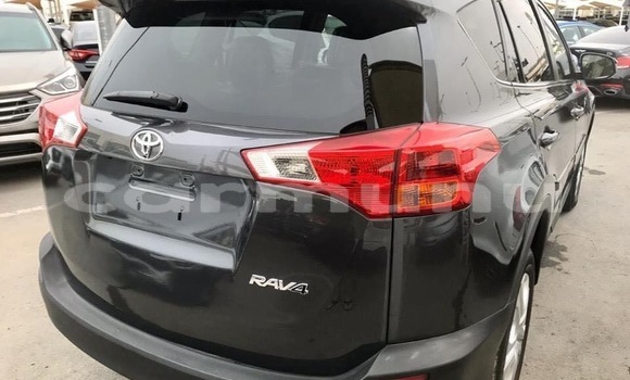 Acheter Occasion Voiture Toyota RAV4 Blanc à Brazzaville, Commune de Brazzaville Acheter Occasion Voiture Toyota RAV4 Blanc à Brazzaville, Commune de Brazzaville