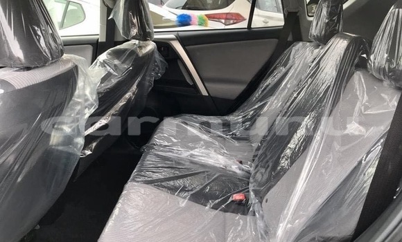 Acheter Occasion Voiture Toyota RAV4 Blanc à Brazzaville, Commune de Brazzaville Acheter Occasion Voiture Toyota RAV4 Blanc à Brazzaville, Commune de Brazzaville