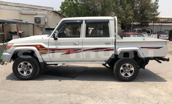 Acheter Occasion Voiture Toyota Land Cruiser Blanc à Brazzaville, Commune de Brazzaville Acheter Occasion Voiture Toyota Land Cruiser Blanc à Brazzaville, Commune de Brazzaville