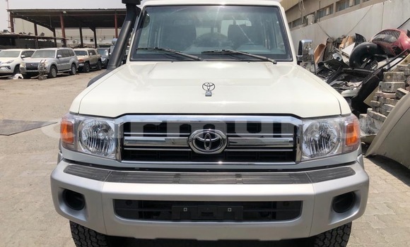 Acheter Occasion Voiture Toyota Land Cruiser Blanc à Brazzaville, Commune de Brazzaville Acheter Occasion Voiture Toyota Land Cruiser Blanc à Brazzaville, Commune de Brazzaville